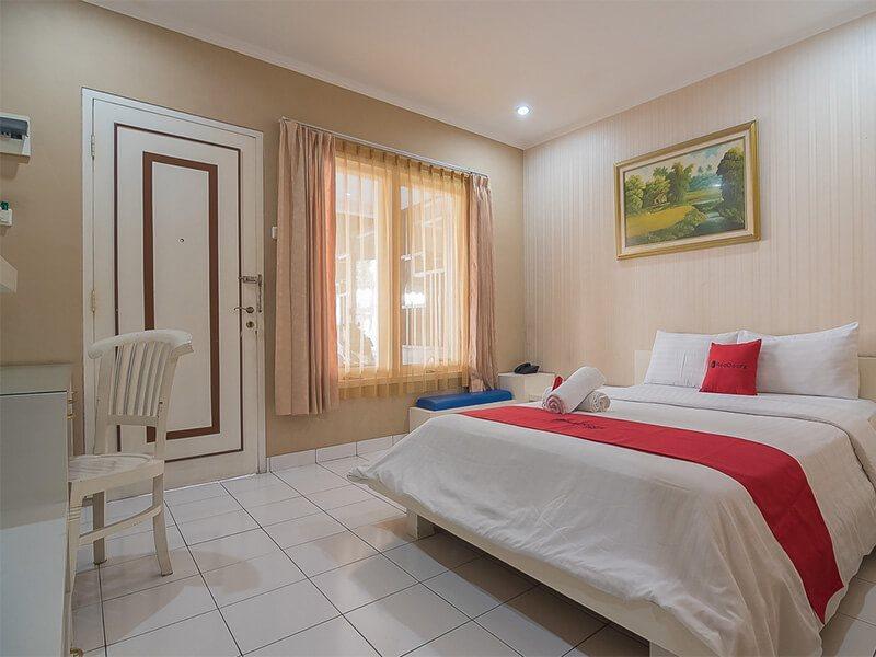 Reddoorz Near Setrasari Mall 2 2*