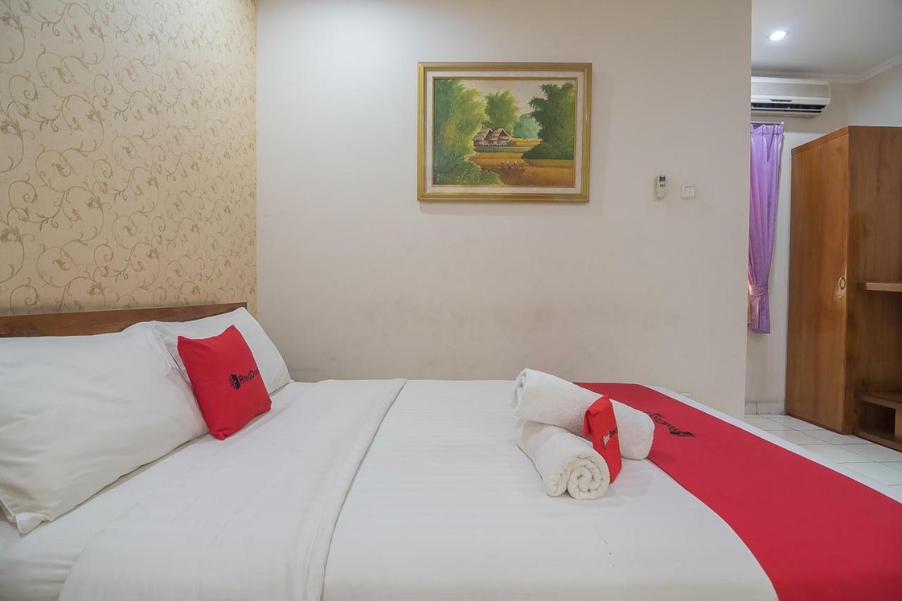 Reddoorz Near Setrasari Mall 2 Hotel 2*