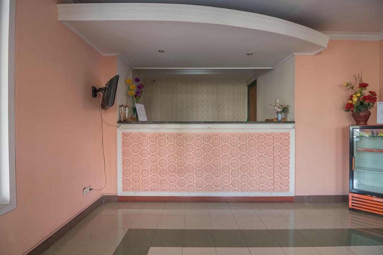 Hotel Reddoorz Near Setrasari Mall 2