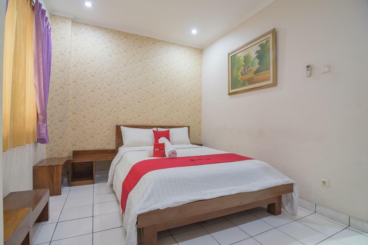 Hotel Reddoorz Near Setrasari Mall 2 2*